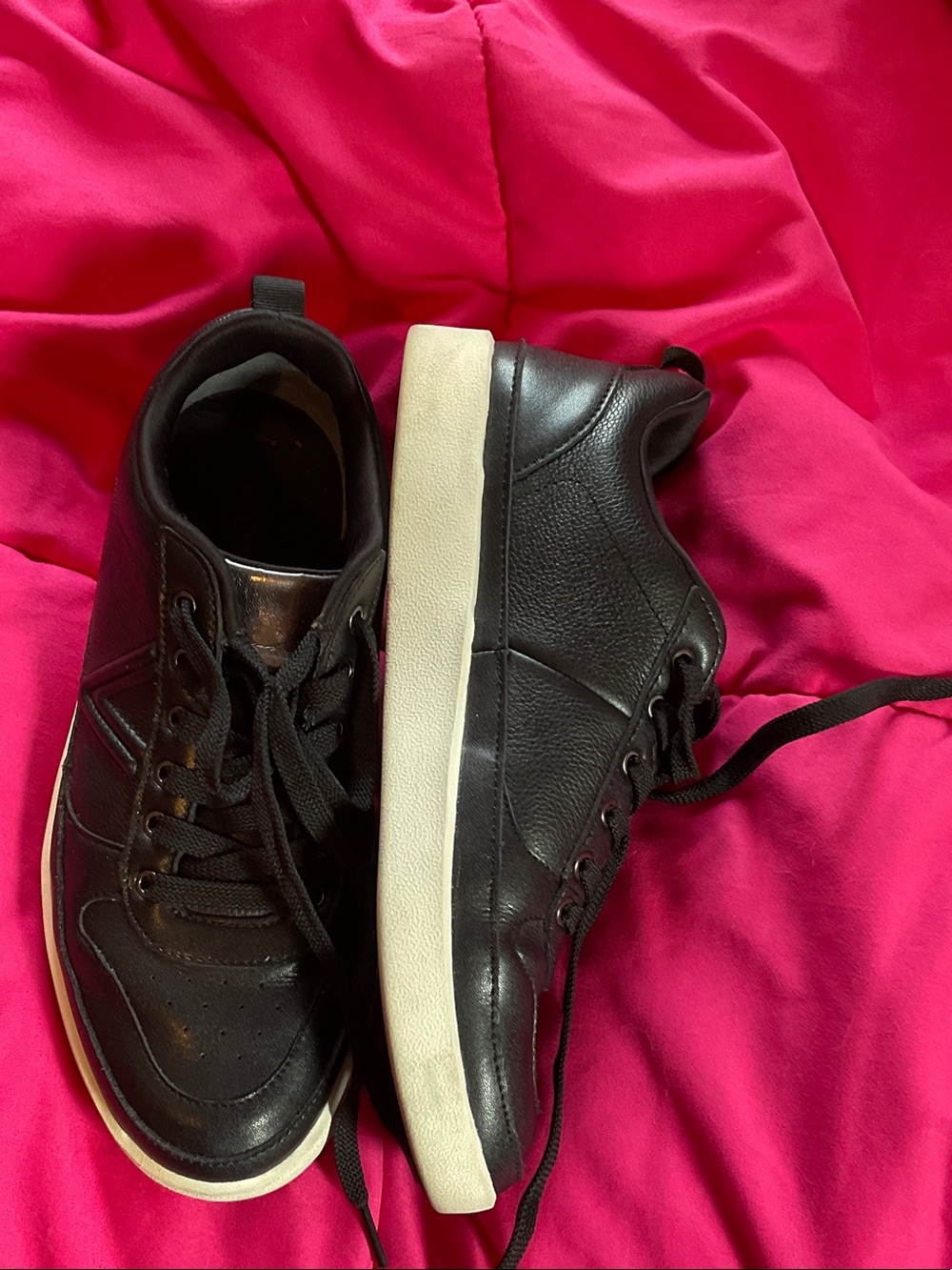 Vionic Black Athletic Sneakers with White Sole women’s Size 8 Wide Width